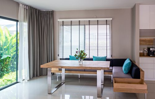 Interior,Design,Of,Neutral,Modern,Dining,Room,In,A,New